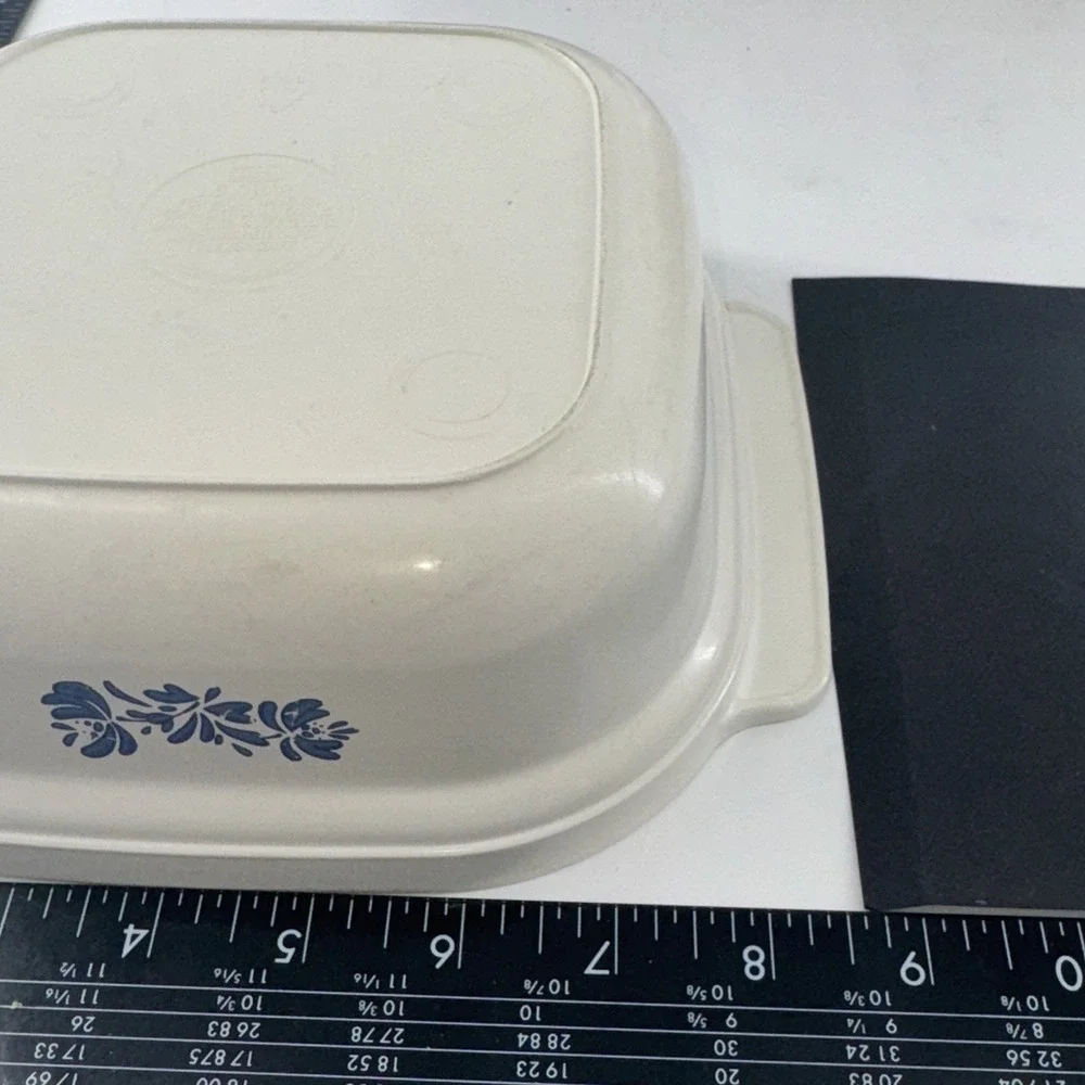 Anchor Hocking 2 1/2 Qt Microwave Dishes w/‎ Designs 2 - No Lids 8.75